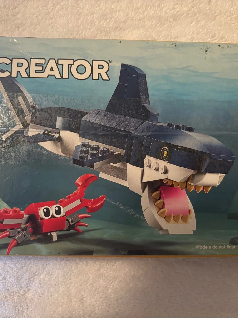 Lego Creator Deep Sea Shark & Crab Set - Blue/Red. 230 Pieces, Model # 31088 NEW